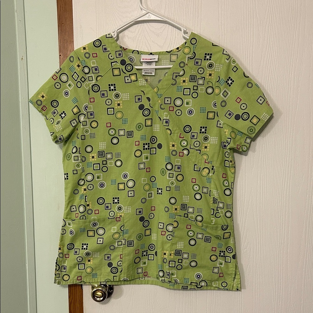 ScrubStar Green Geometric Print Scrub Top Size Small